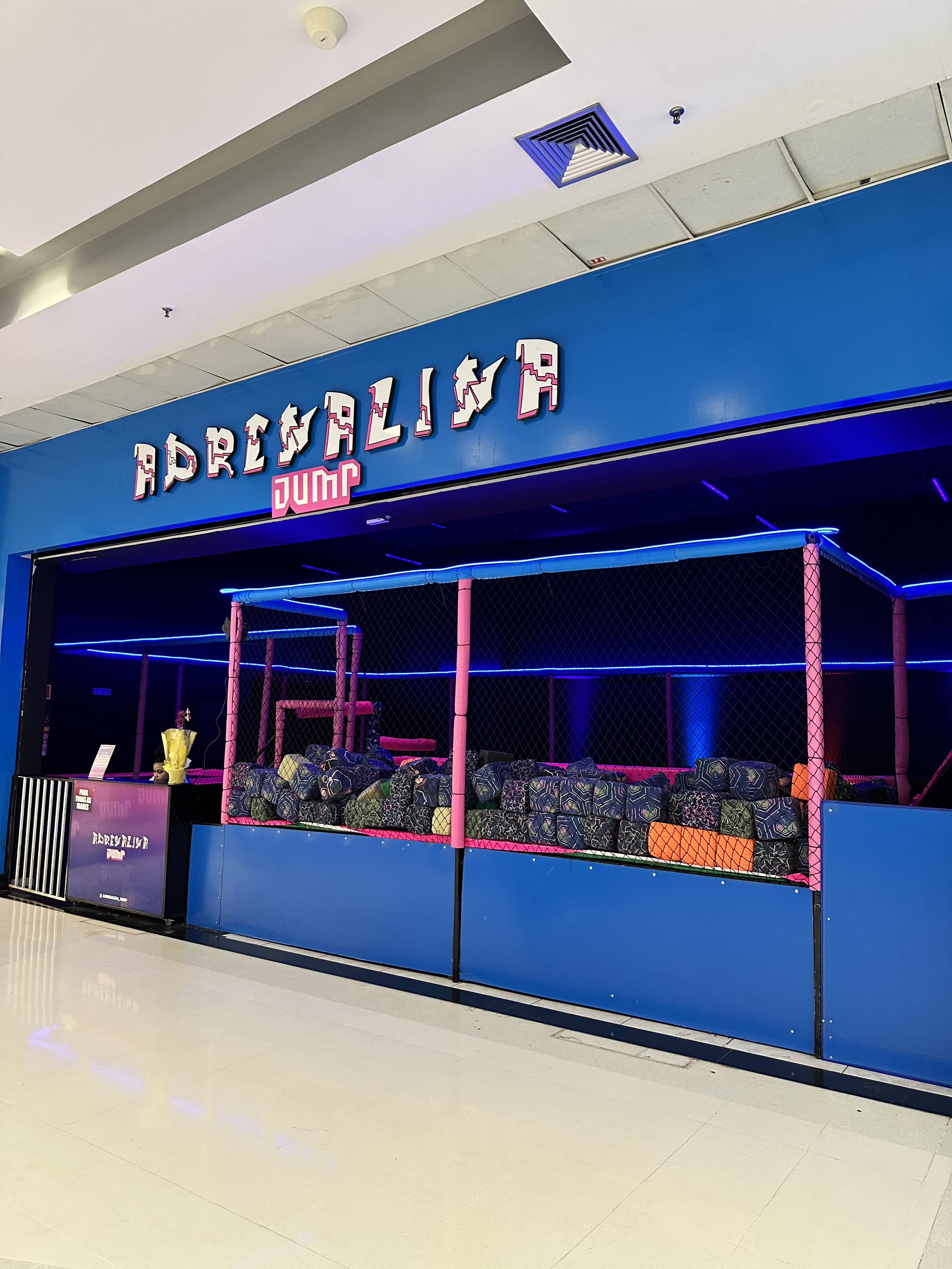 Imagem de interna da loja adrenalina jump