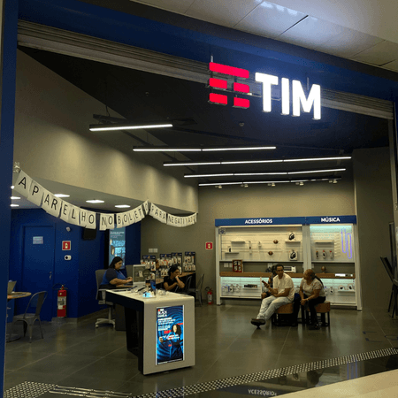 Imagem de interna da loja tim