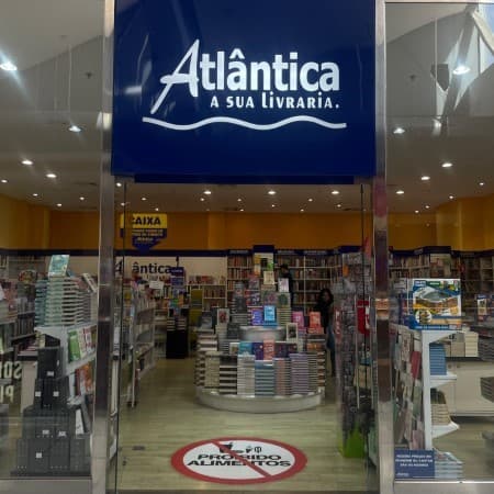 Imagem de interna da loja livraria atlântica