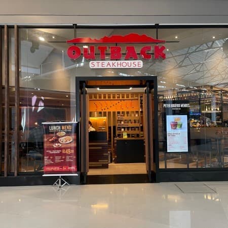 Imagem de interna da loja outback steakhouse